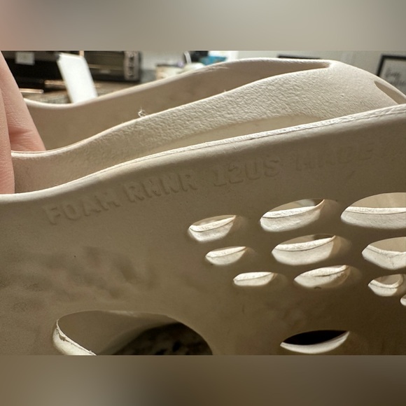 YEEZY Foam RNNR - Picture 6 of 9